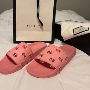 Women’s rubber Gucci slide sandals PINK